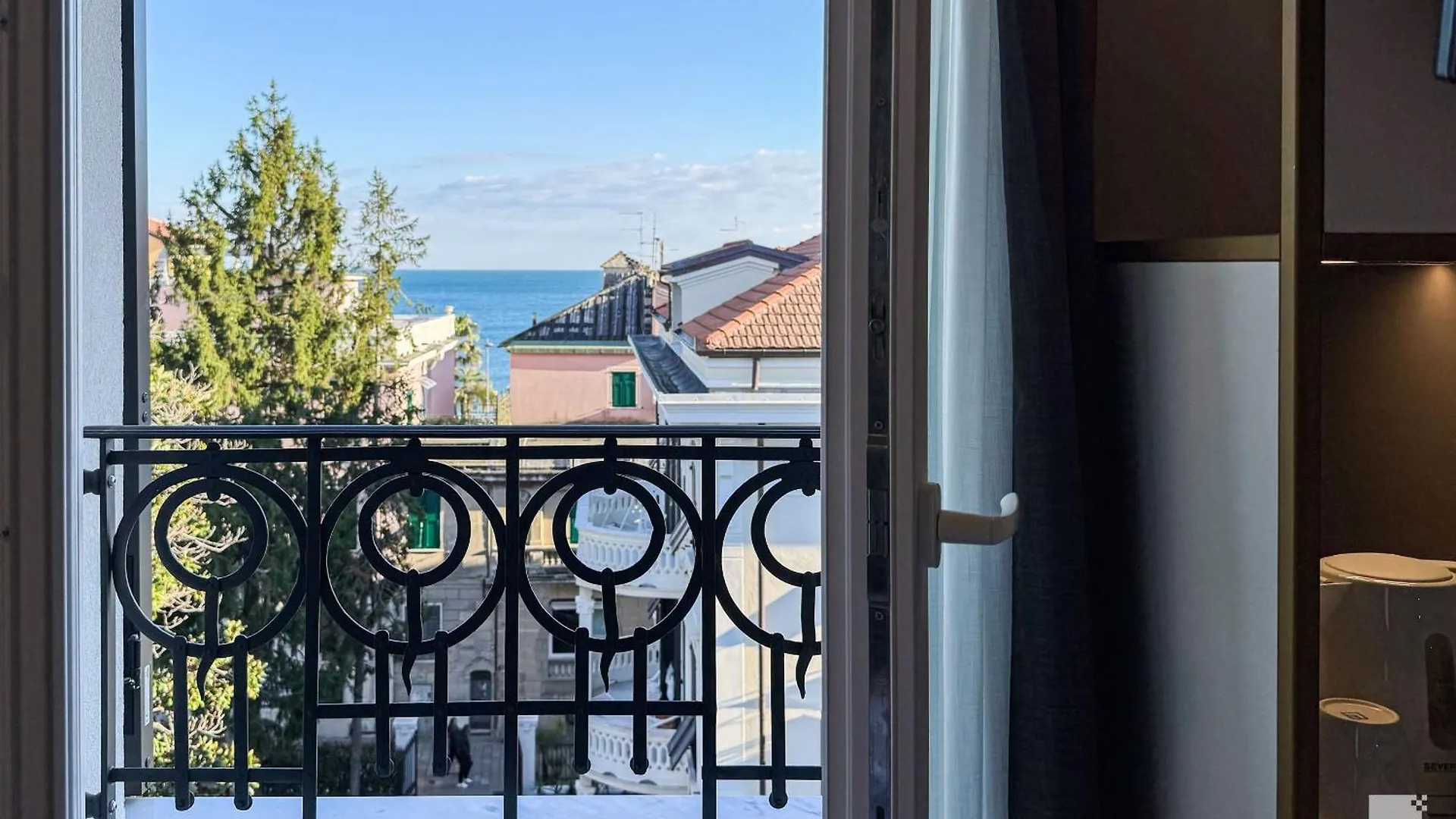 Hotel Villa Elena فاراتسي