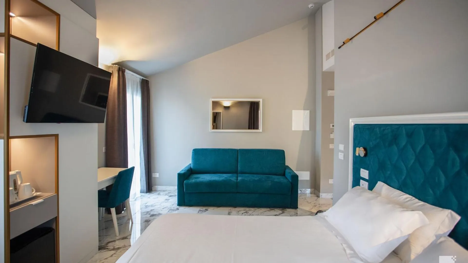 Hotel Villa Elena فاراتسي 3*,