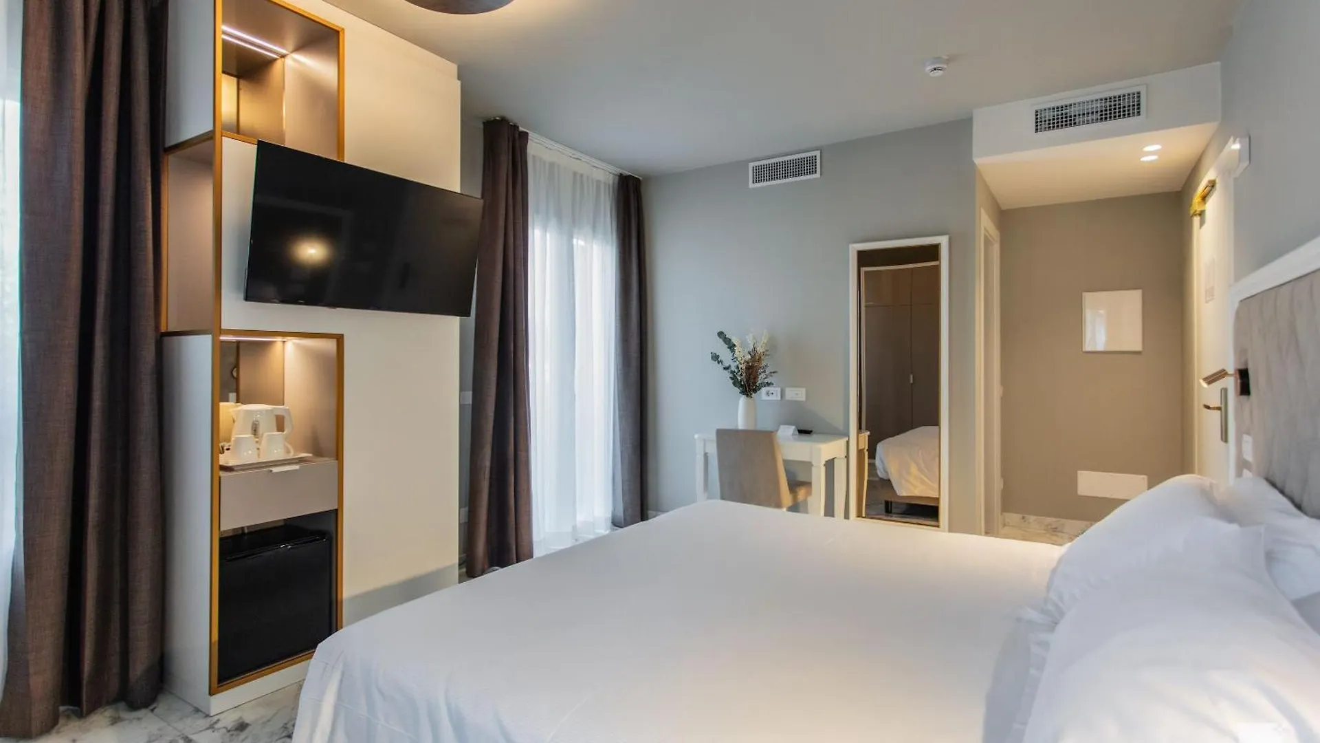 Hotel Villa Elena فاراتسي
