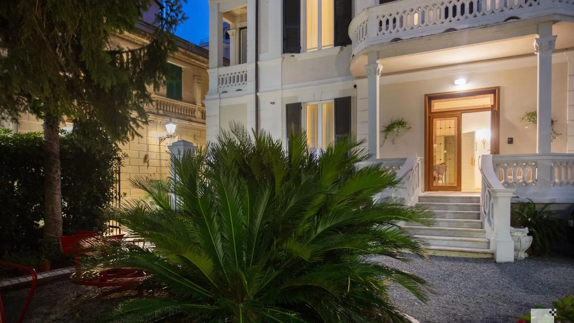 Hotel Villa Elena فاراتسي