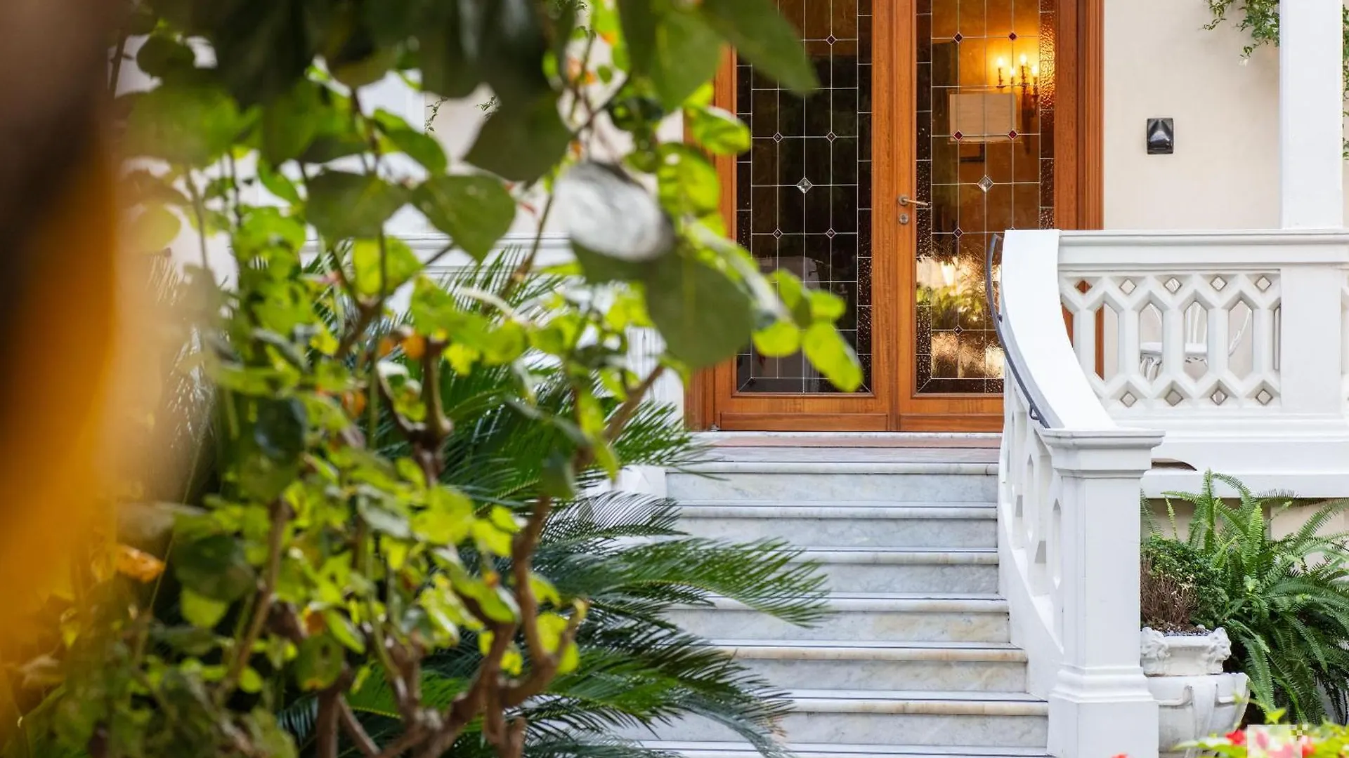 Hotel Villa Elena فاراتسي 3*,