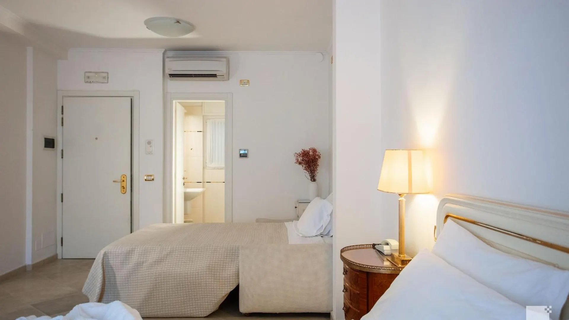 Hotel Villa Elena فاراتسي