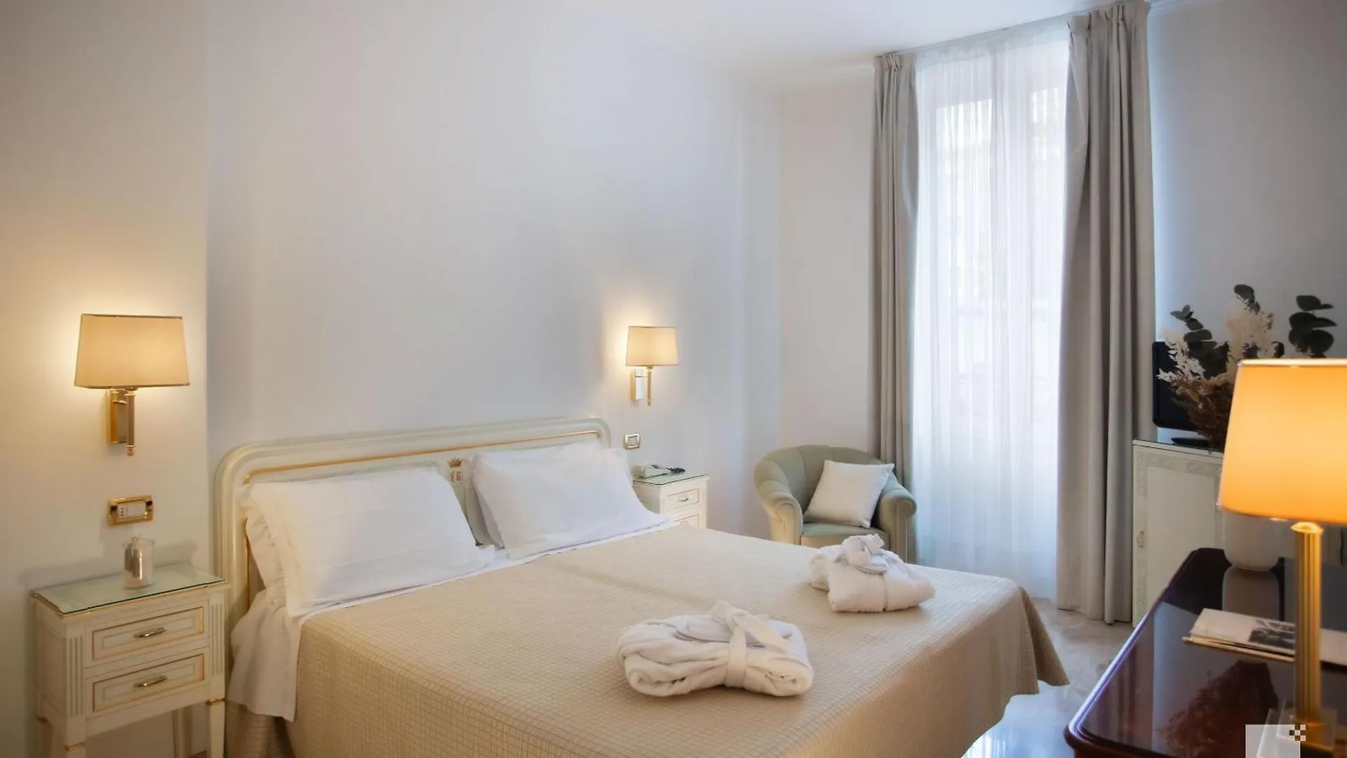 Hotel Villa Elena فاراتسي