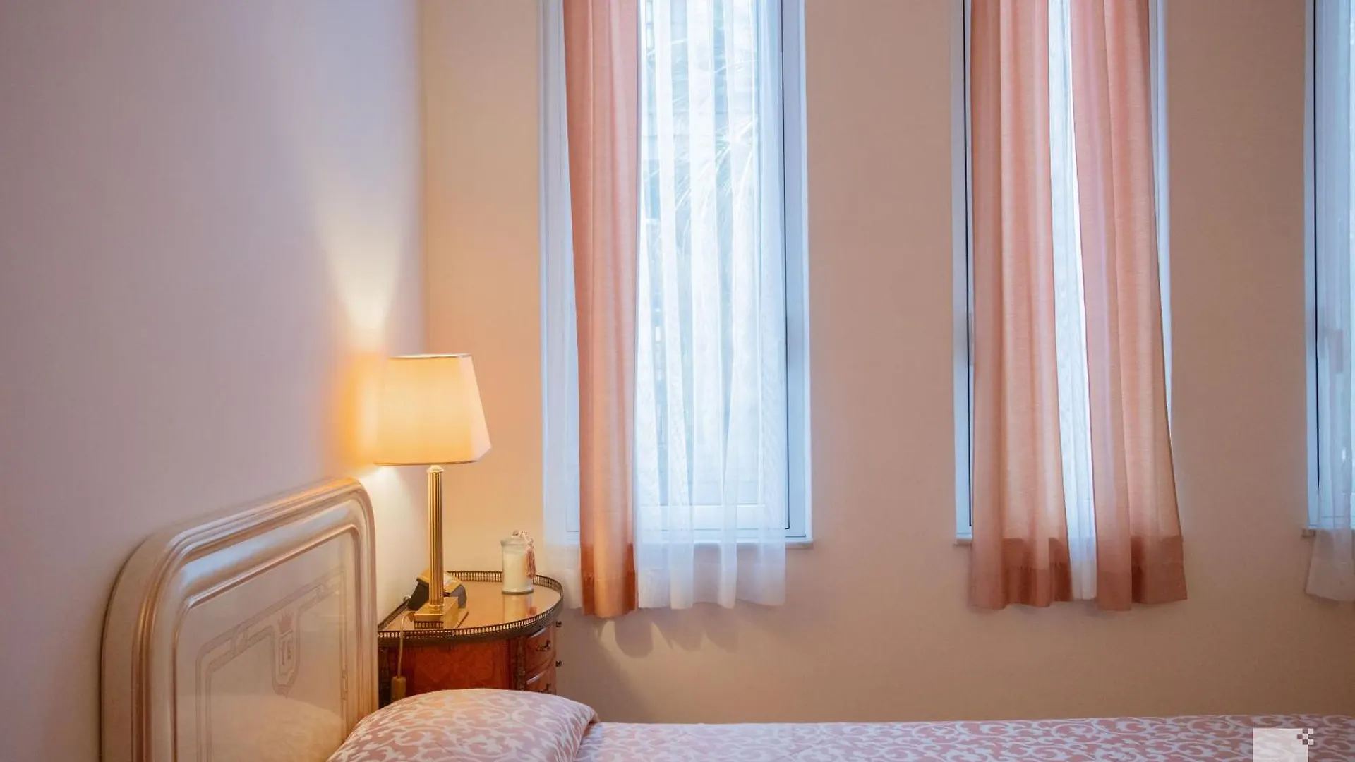 Hotel Villa Elena فاراتسي 3*,